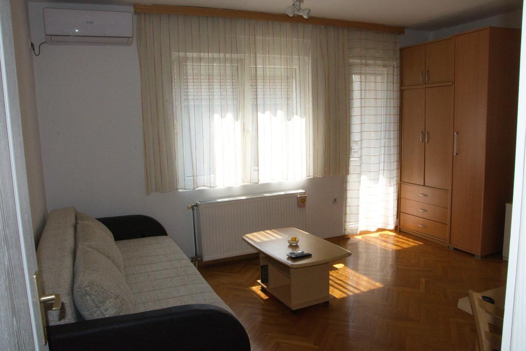 Studio Apartment In Novi Sad Center Exterior photo